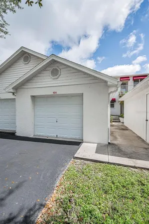 $326,500 | 1400 Water View Drive West, Unit 104, Largo, FL 33771