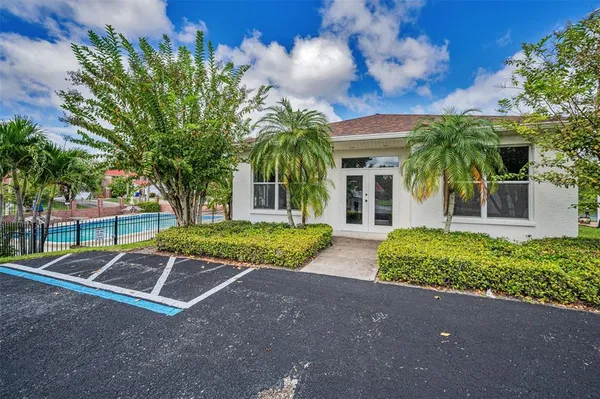 $326,500 | 1400 Water View Drive West, Unit 104, Largo, FL 33771