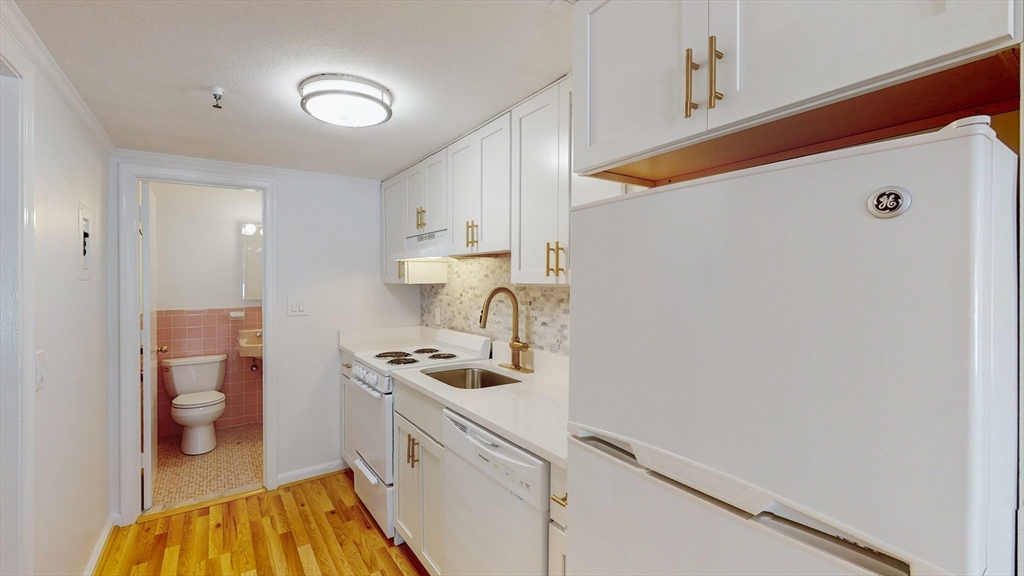 513 Beacon Street, Unit 3 Boston, MA 02215 - Photo 12 of 14