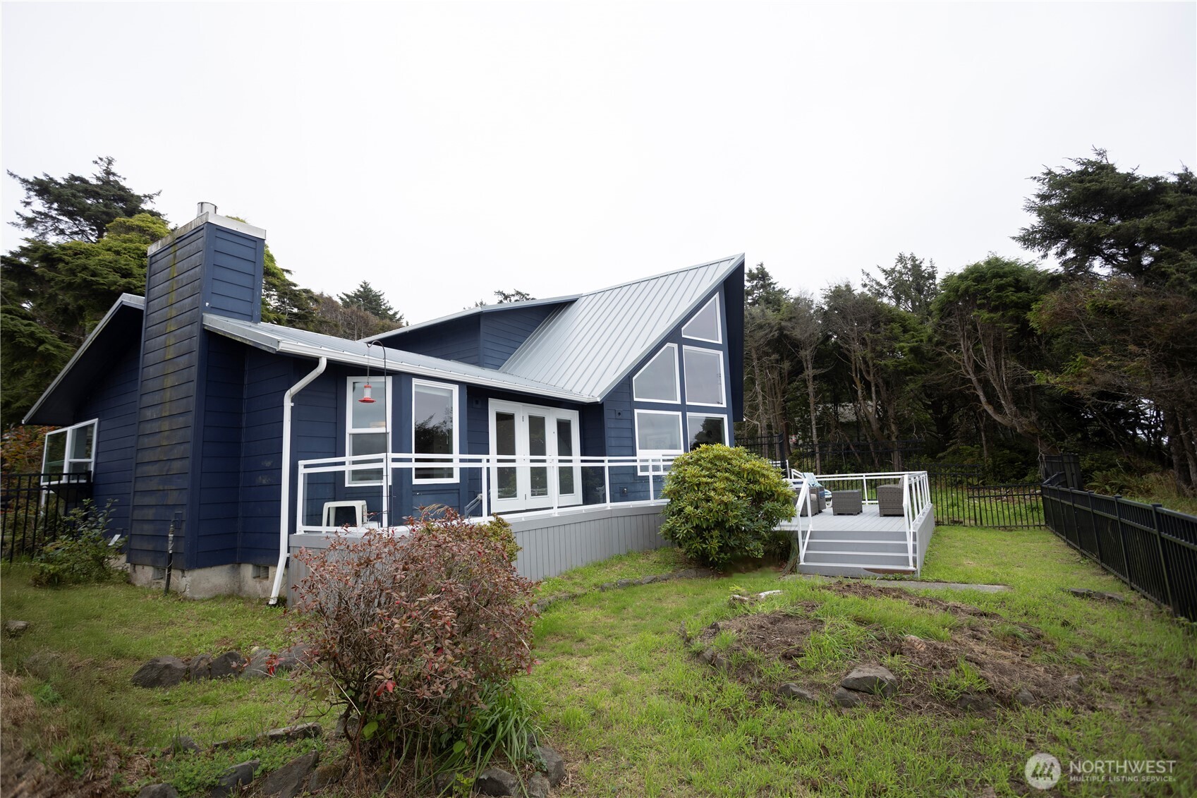 4631 Highway 109 Moclips, WA 98562 - Photo 25 of 35 front view of a house with a yard