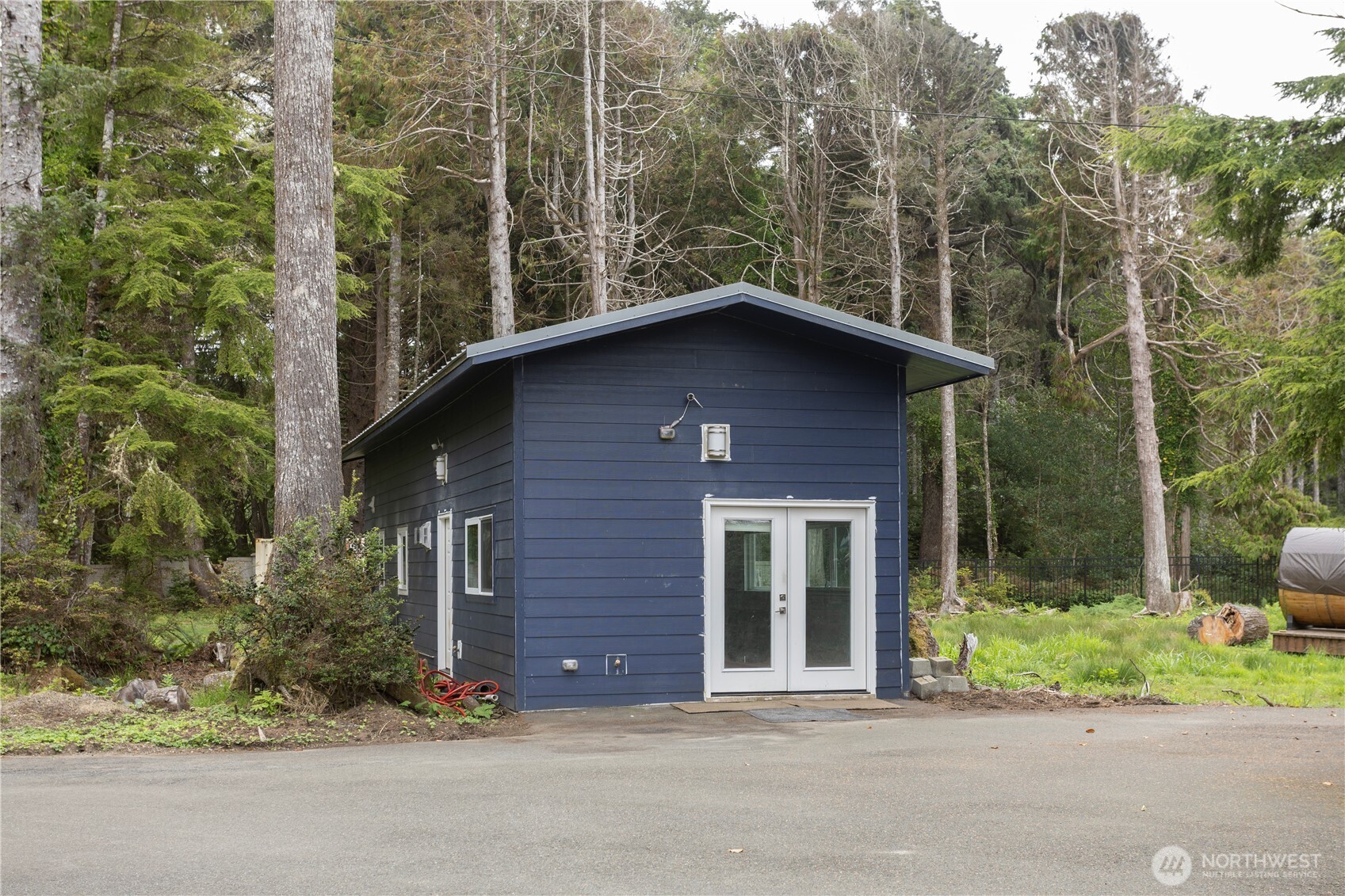 4631 Highway 109 Moclips, WA 98562 - Photo 31 of 35 front view of a house with a garden