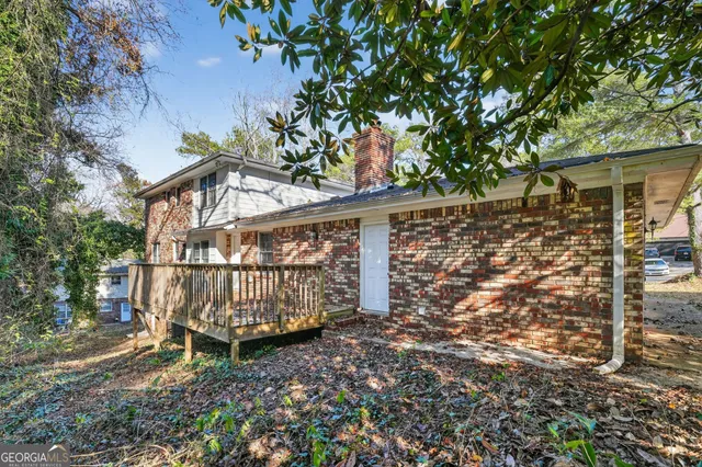 a view of a yard with a tree
