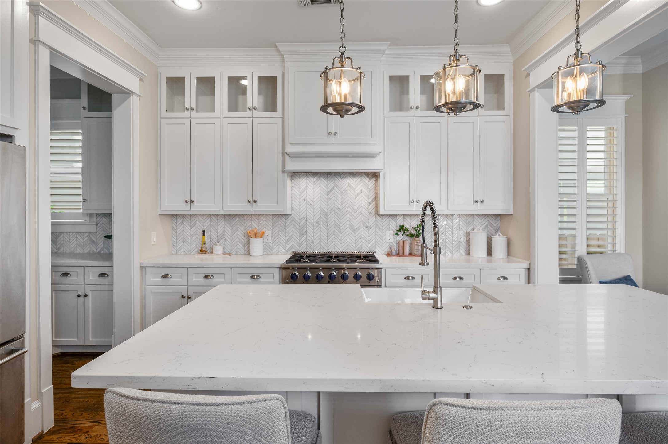 1003 East 25th Street Houston, TX 77009 - Photo 11 of 33 Sleek pendant lights accentuate the breakfast bar and oversized island.