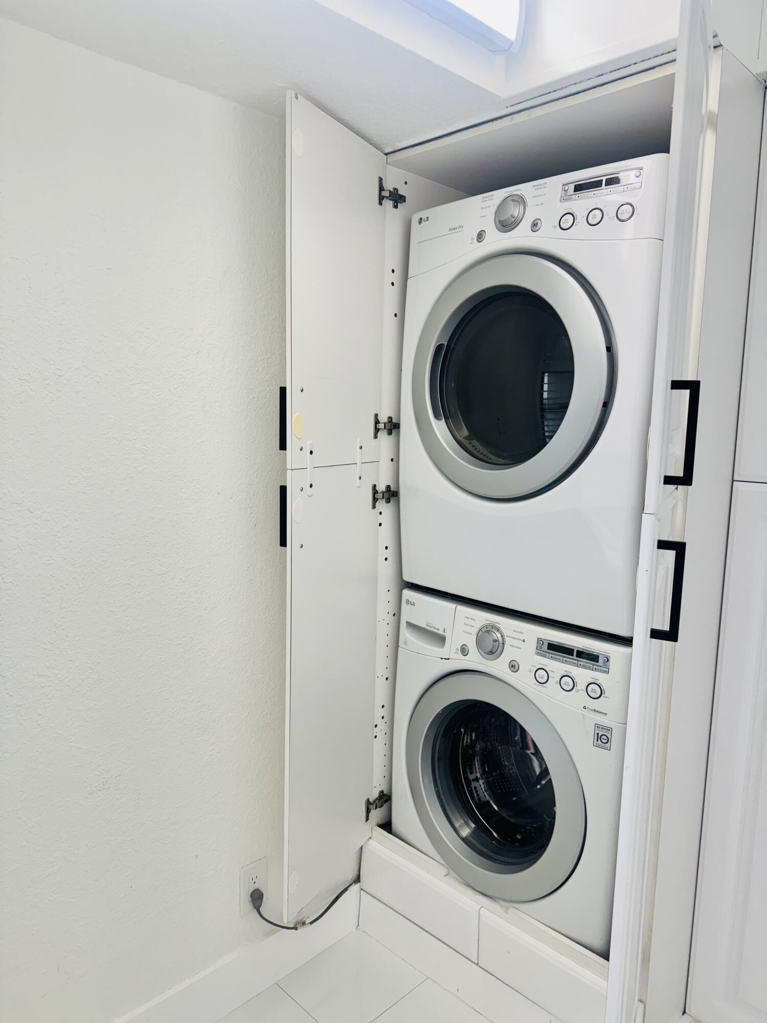 9 Royal Palm Way, Unit 102 Boca Raton, FL 33432 - Photo 8 of 29 Washer Dryer