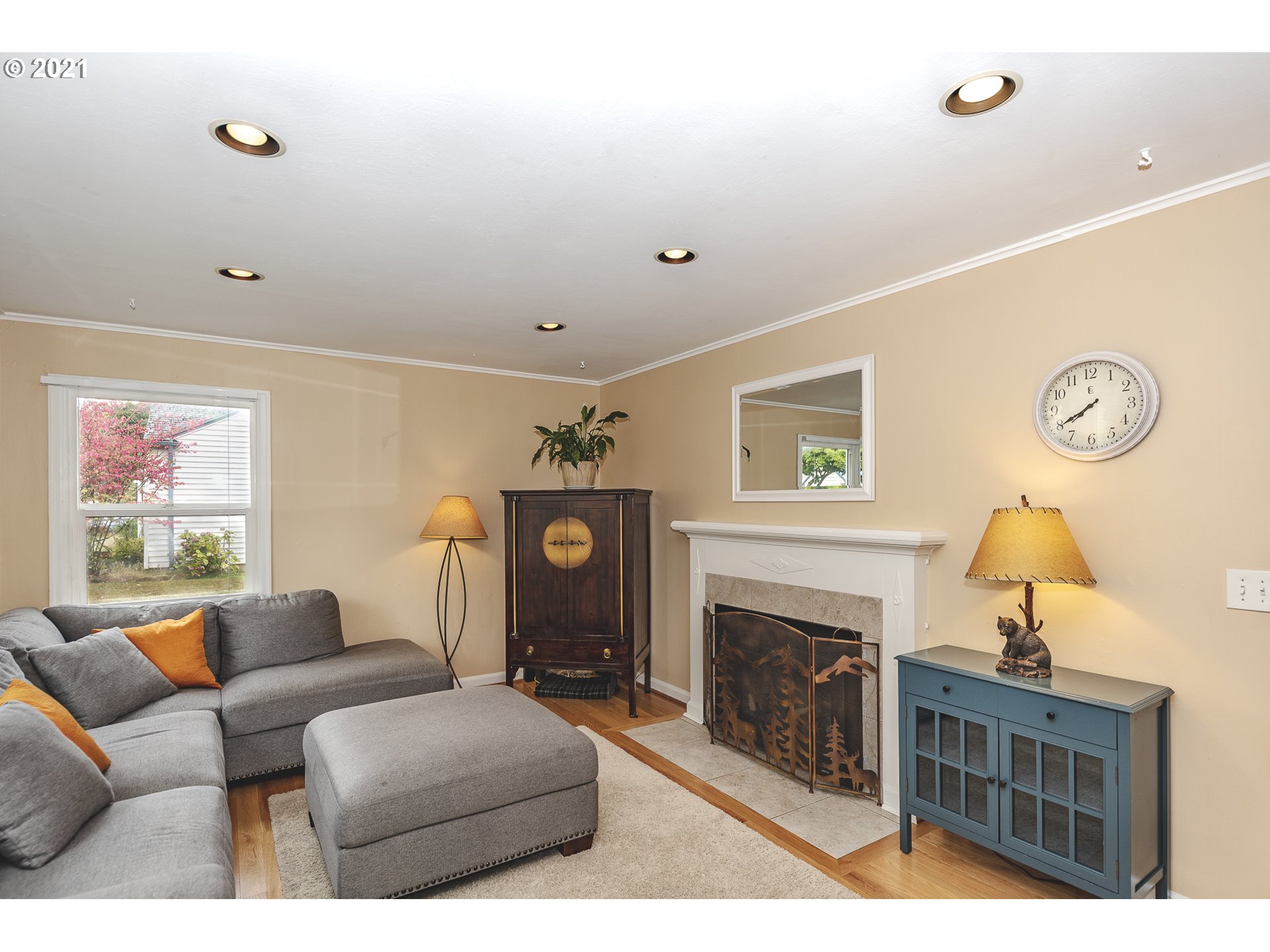 11855 Southwest 12th Street Beaverton, OR 97005 - Photo 4 of 21 Gallery Image 4