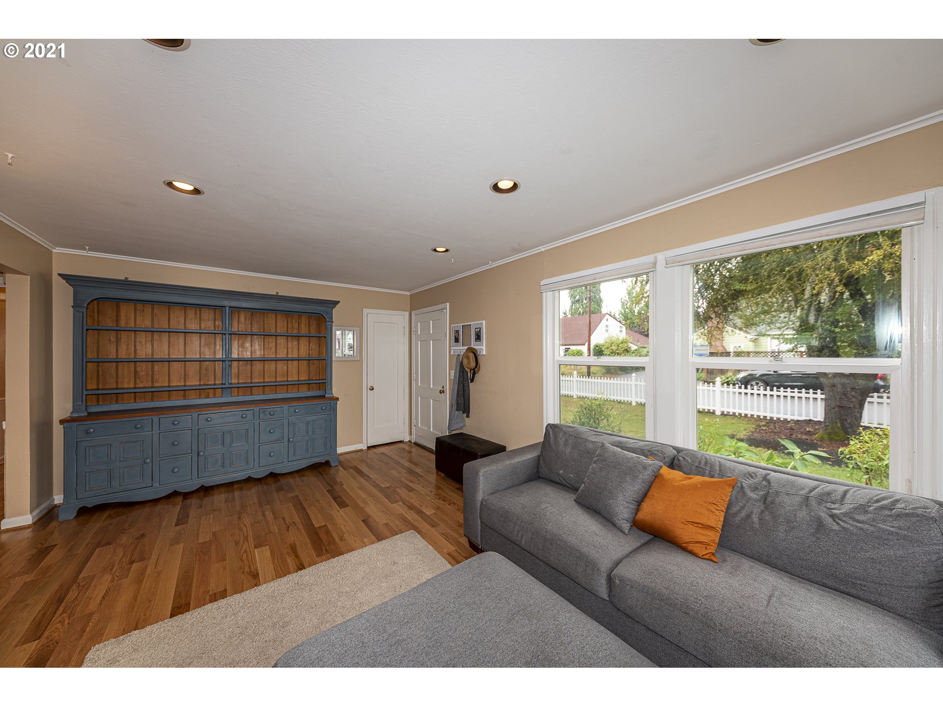 11855 Southwest 12th Street Beaverton, OR 97005 - Photo 5 of 21 Gallery Image 5