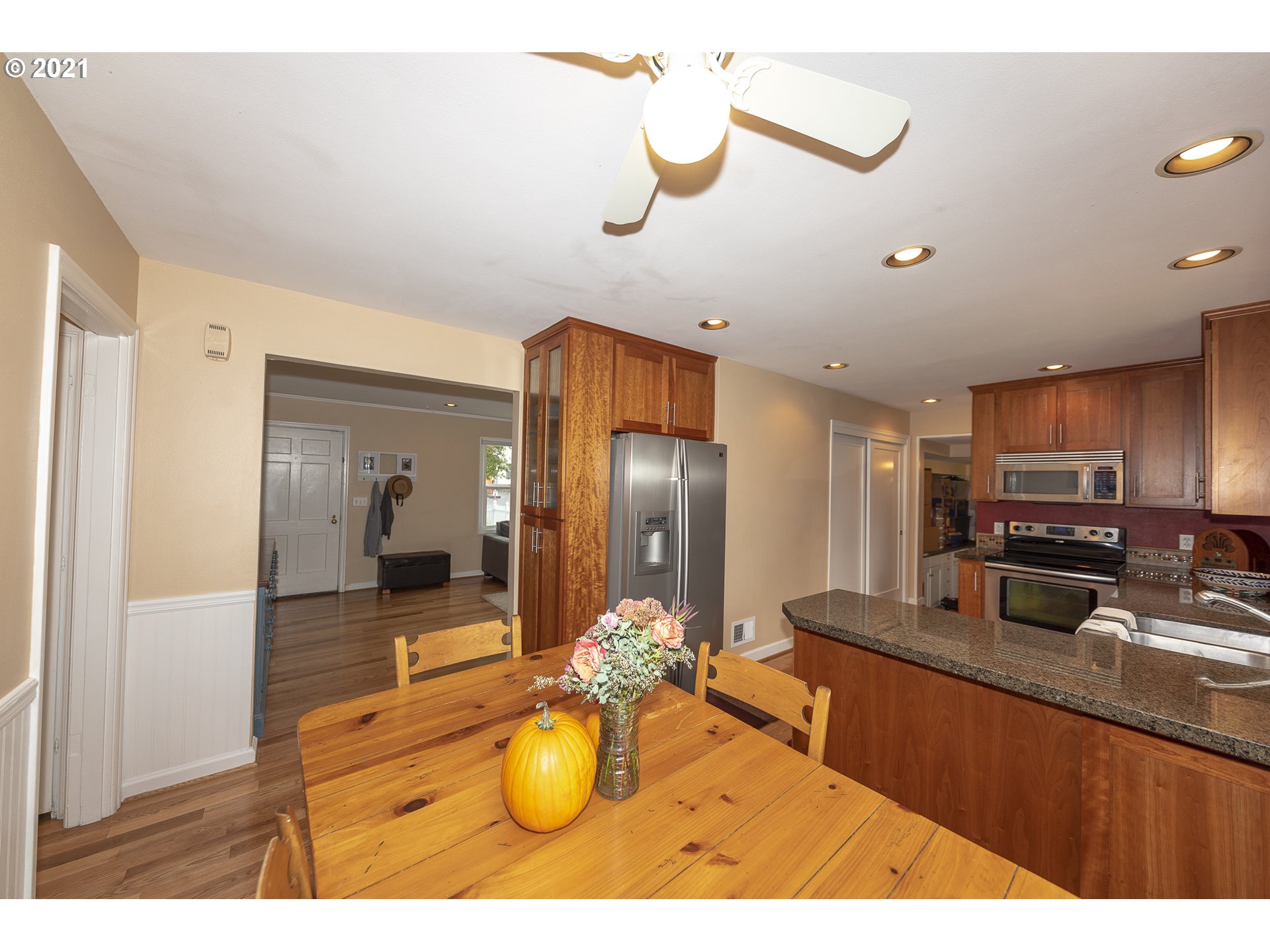11855 Southwest 12th Street Beaverton, OR 97005 - Photo 6 of 21 Gallery Image 6