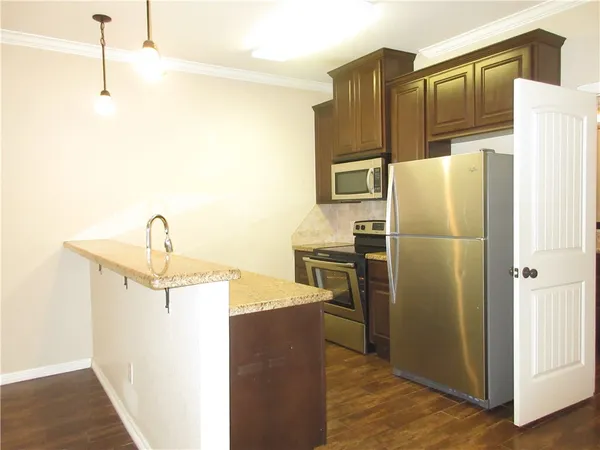 $3,350 | 405 A Ash Street, Unit CS, College Station, TX 77840