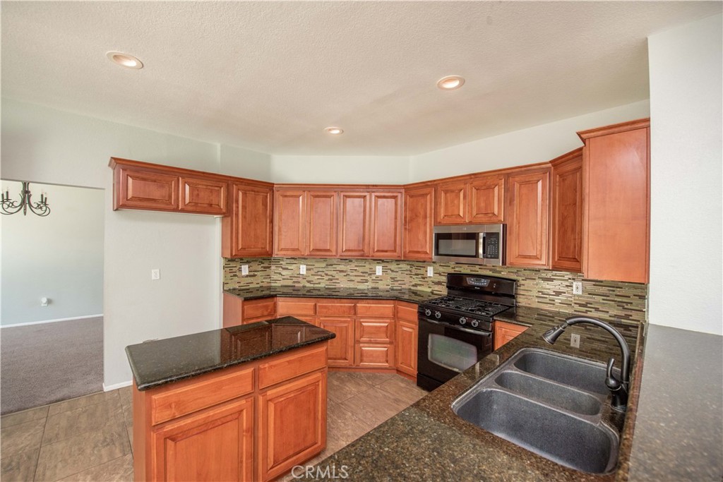 3134 Ranier Street Corona, CA 92881 - Photo 10 of 47 Gallery Image 10