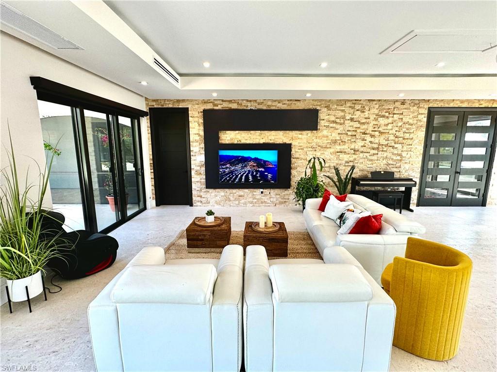 1391 Oakes Boulevard Naples, FL 34119 - Photo 23 of 43 Living Room