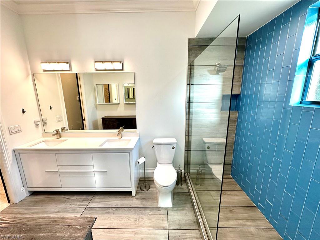 1391 Oakes Boulevard Naples, FL 34119 - Photo 35 of 43 Bathroom #3