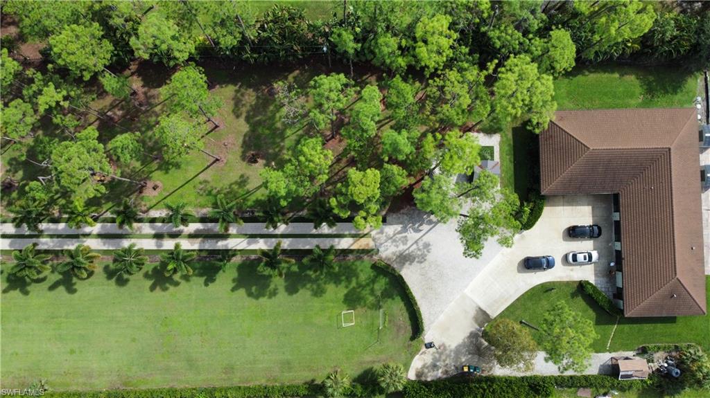 1391 Oakes Boulevard Naples, FL 34119 - Photo 8 of 43