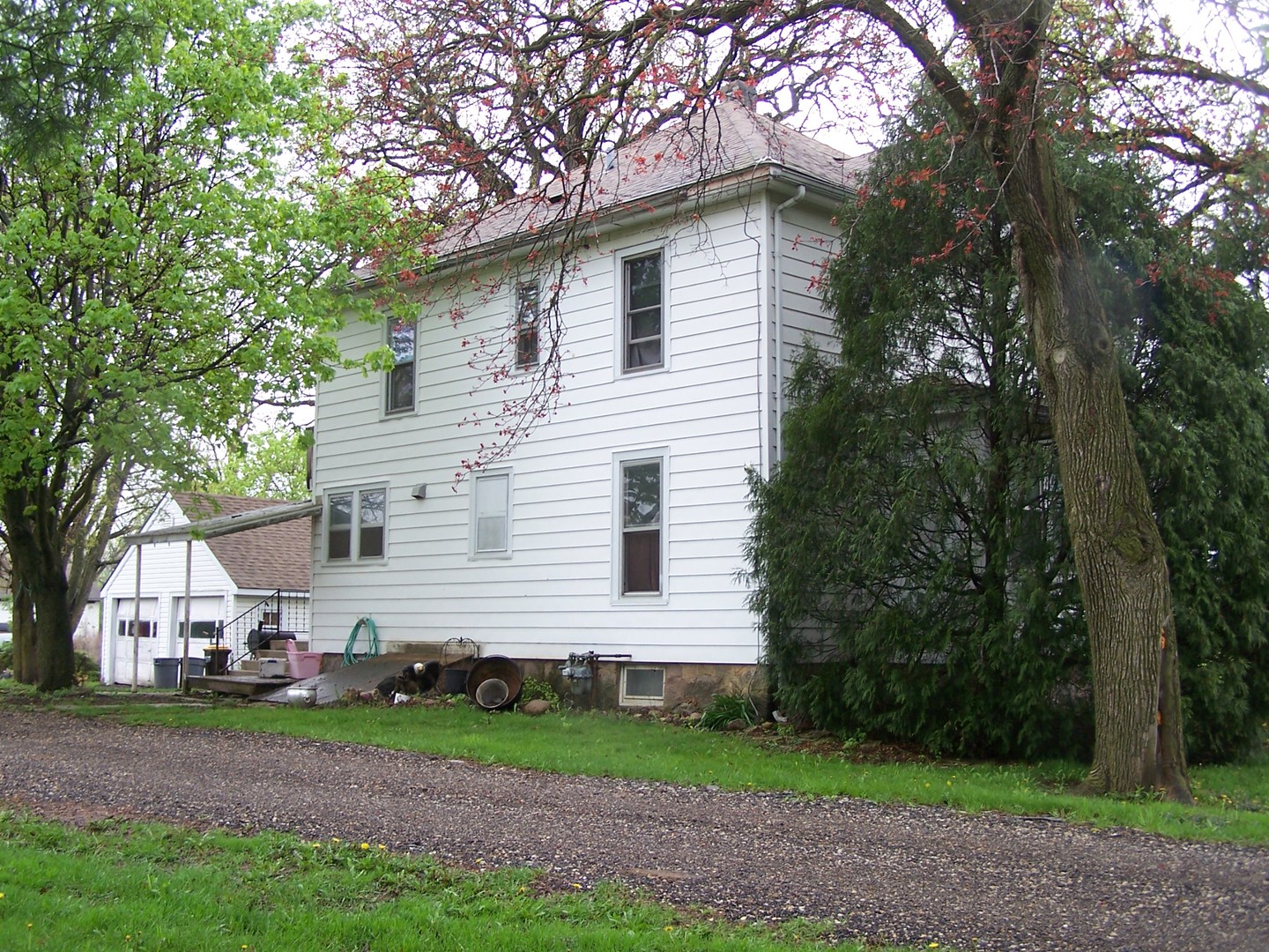 13810 Davis Road Woodstock, IL 60098 - Photo 1 of 13 a front view of a house with a garden