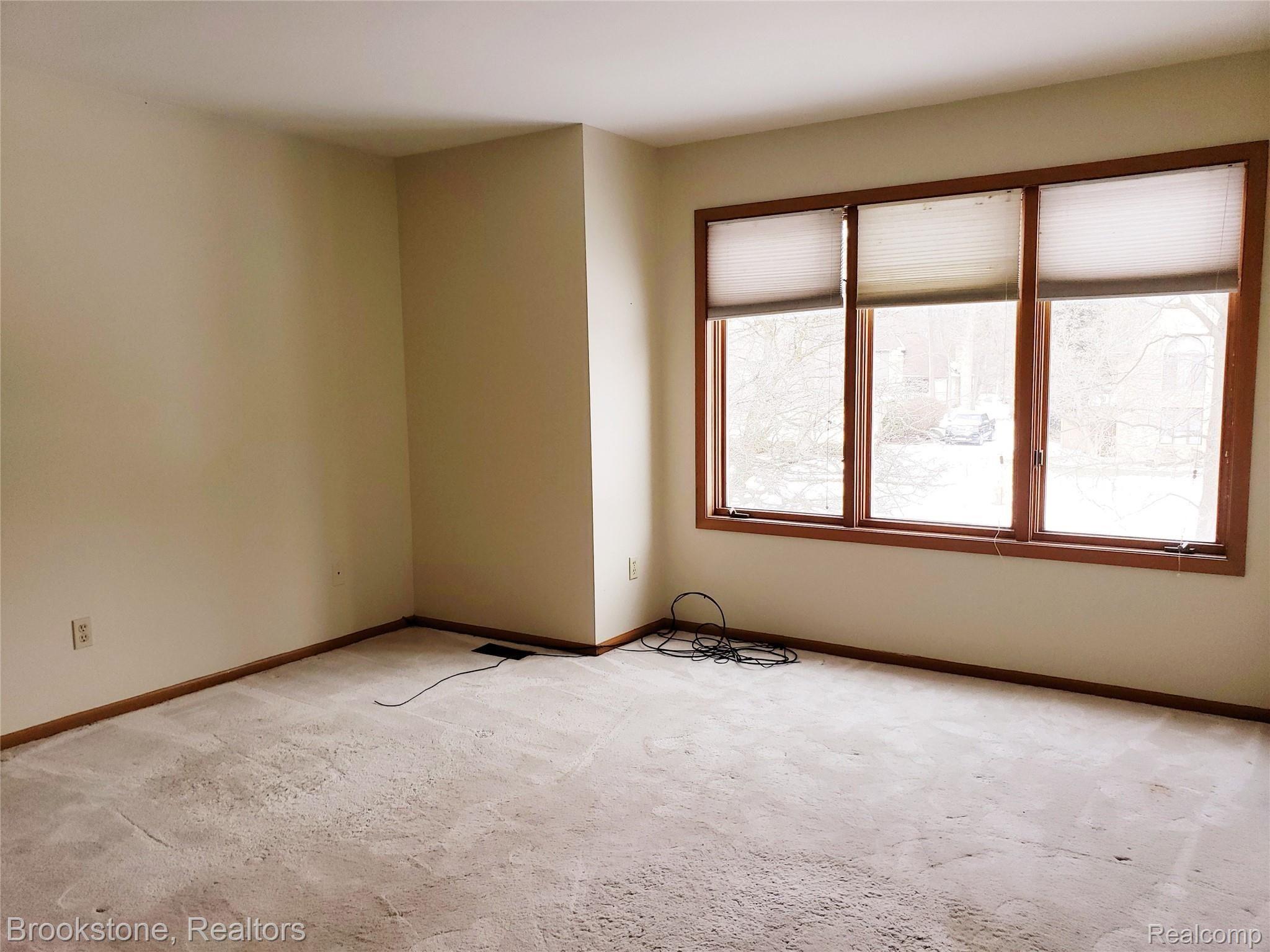 1485 Kings Pointe Road Grand Blanc, MI 48439 - Photo 24 of 38 20210110_200255.jpg
