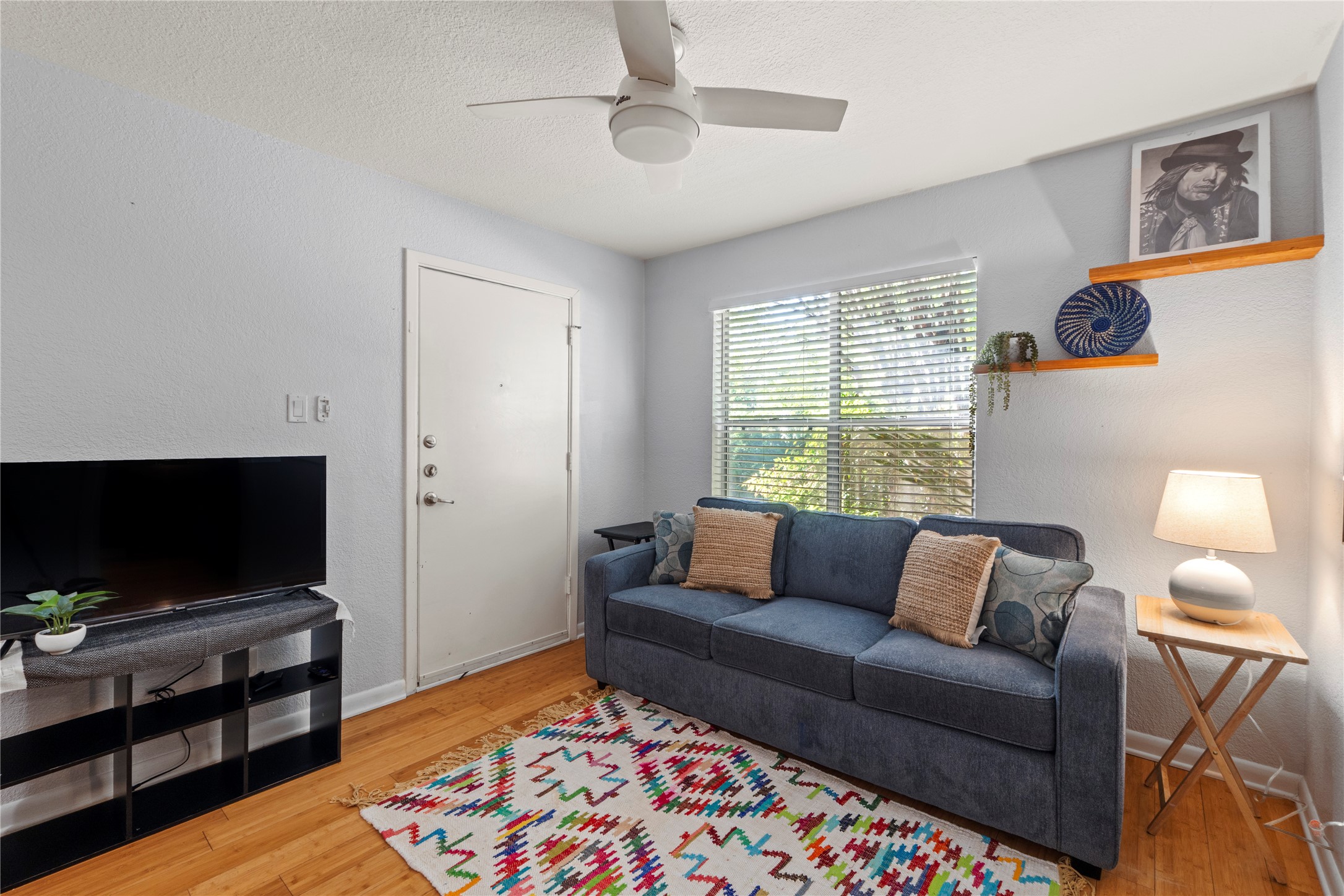 3204 Menchaca Road, Unit 305 Austin, TX 78704 - Photo 11 of 25 Kick off your boots and relax after a day in the city.