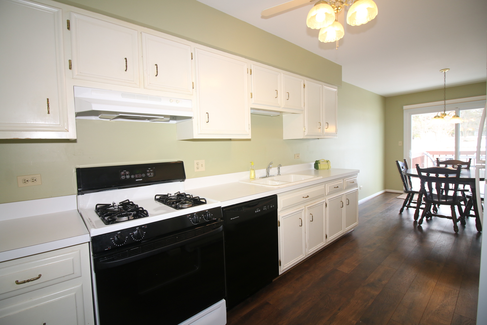 19213 Weber Road Mokena, IL 60448 - Photo 11 of 36 a kitchen with a sink stove and cabinets
