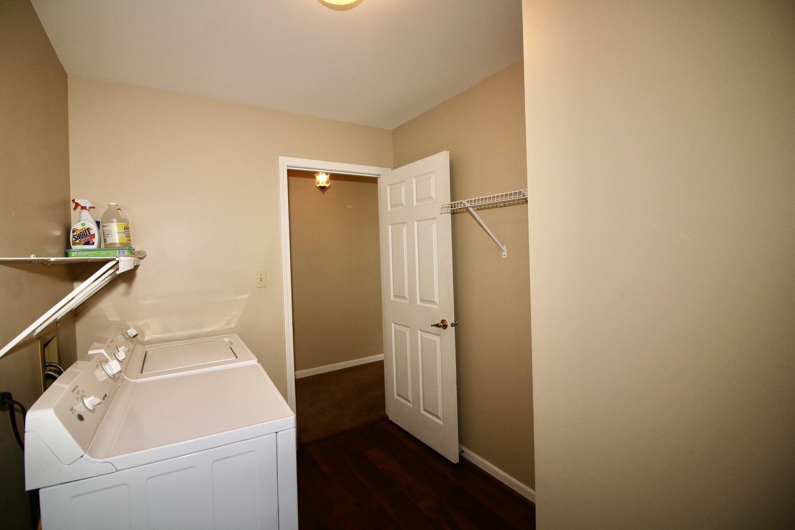 19213 Weber Road Mokena, IL 60448 - Photo 25 of 36 a bathroom with a sink and toilet