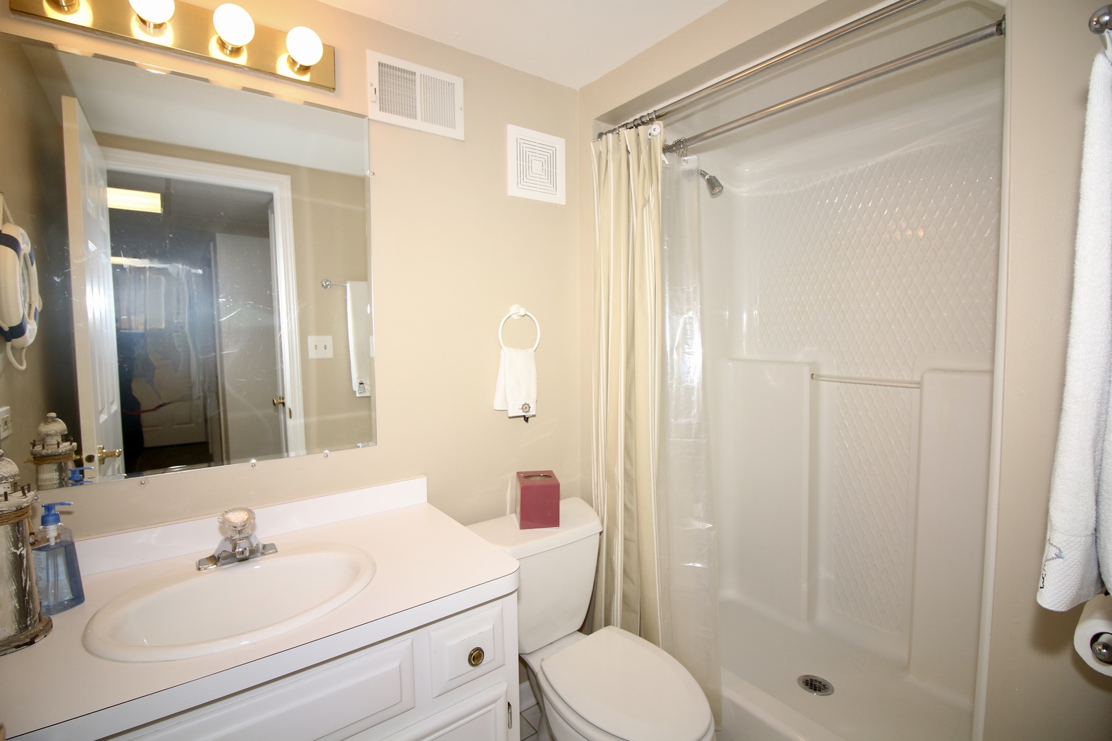 19213 Weber Road Mokena, IL 60448 - Photo 29 of 36 a bathroom with a sink a toilet and shower