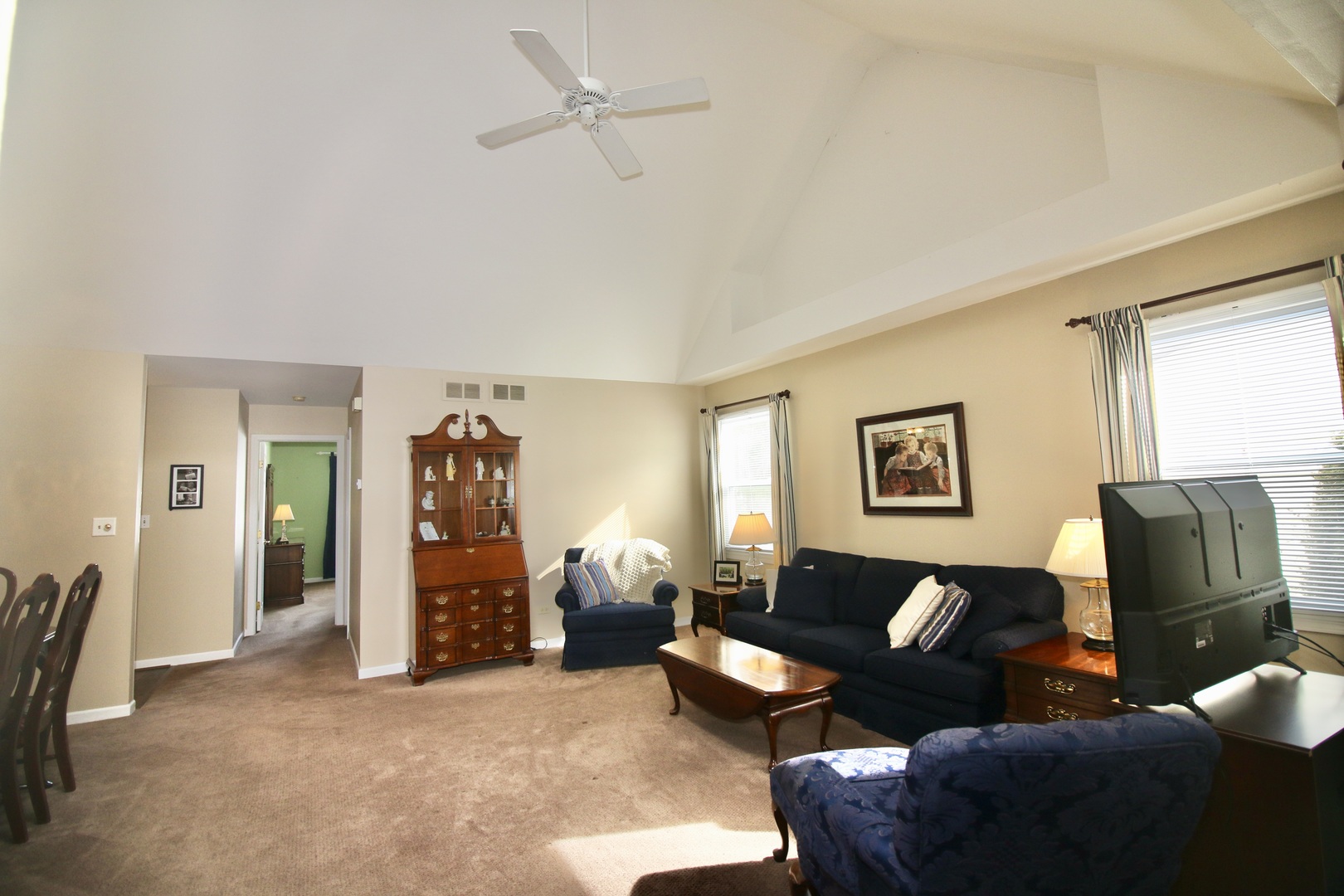 19213 Weber Road Mokena, IL 60448 - Photo 5 of 36 a living room with furniture and a window