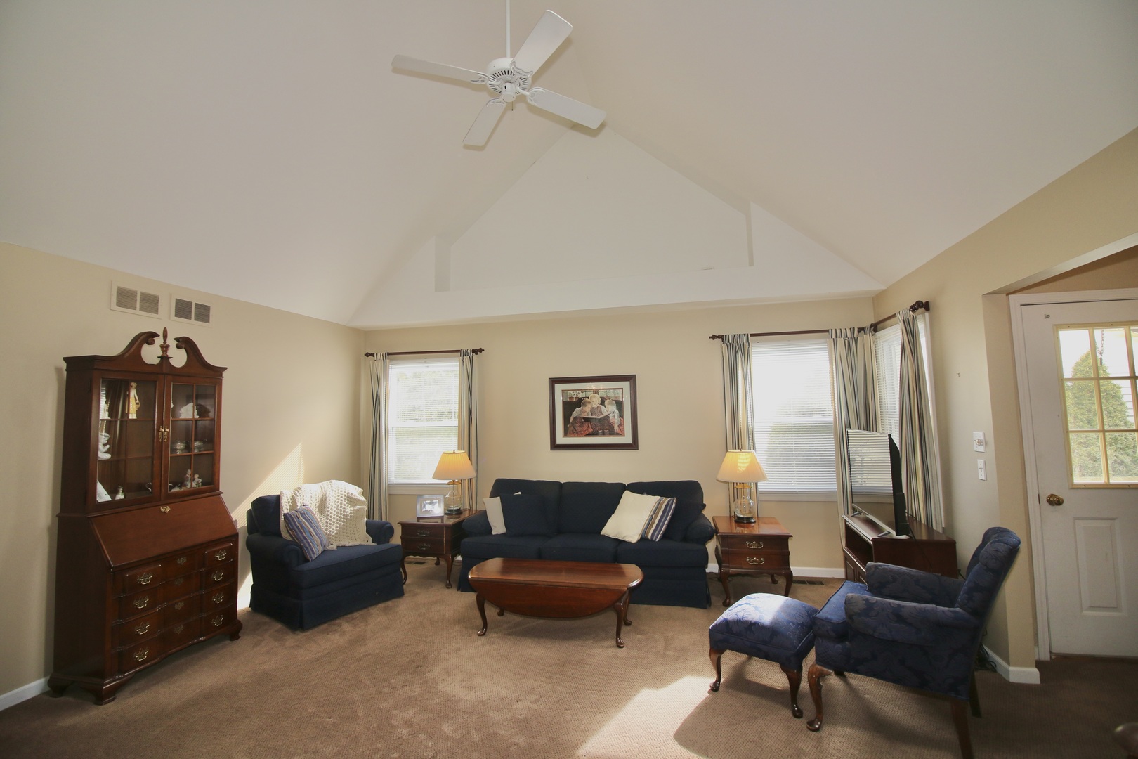 19213 Weber Road Mokena, IL 60448 - Photo 10 of 36 a living room with furniture and a window