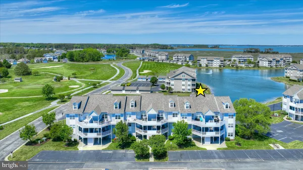 $305,000 | 30381 Crowley Drive, Unit 303, Ocean View, DE 19970