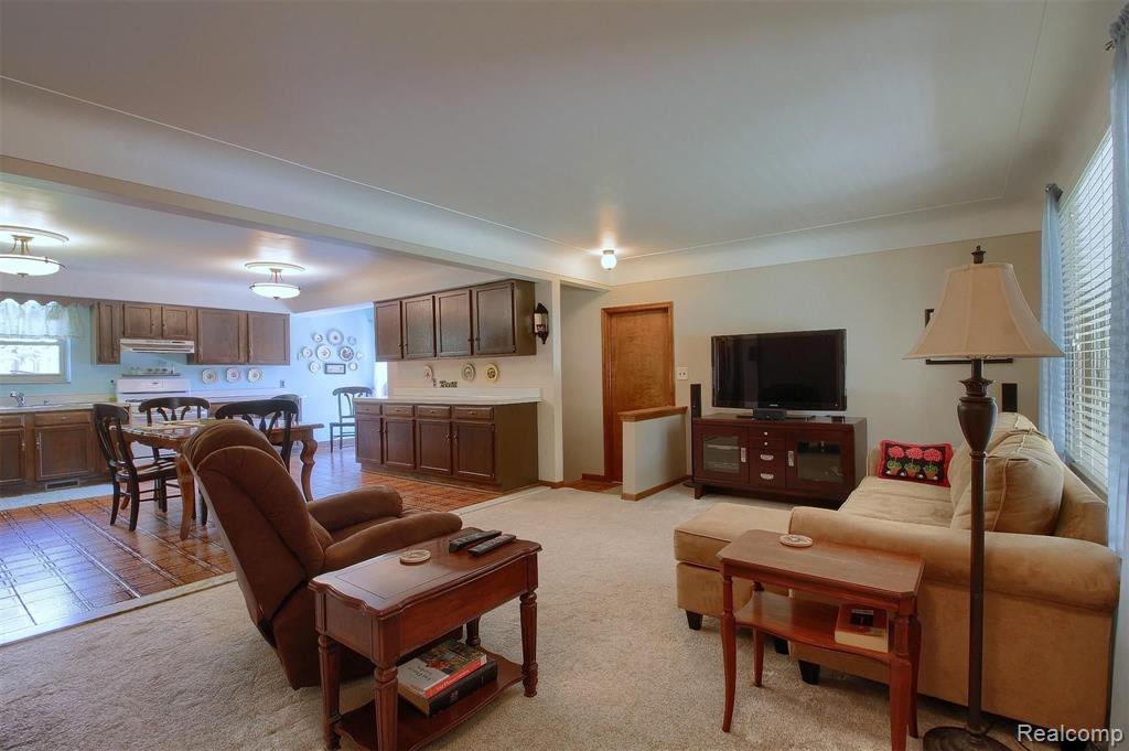 48969 Callens Road Chesterfield, MI 48047 - Photo 7 of 34