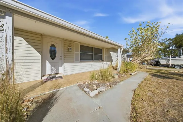 $2,550 | 11373 62nd Avenue, Seminole, FL 33772