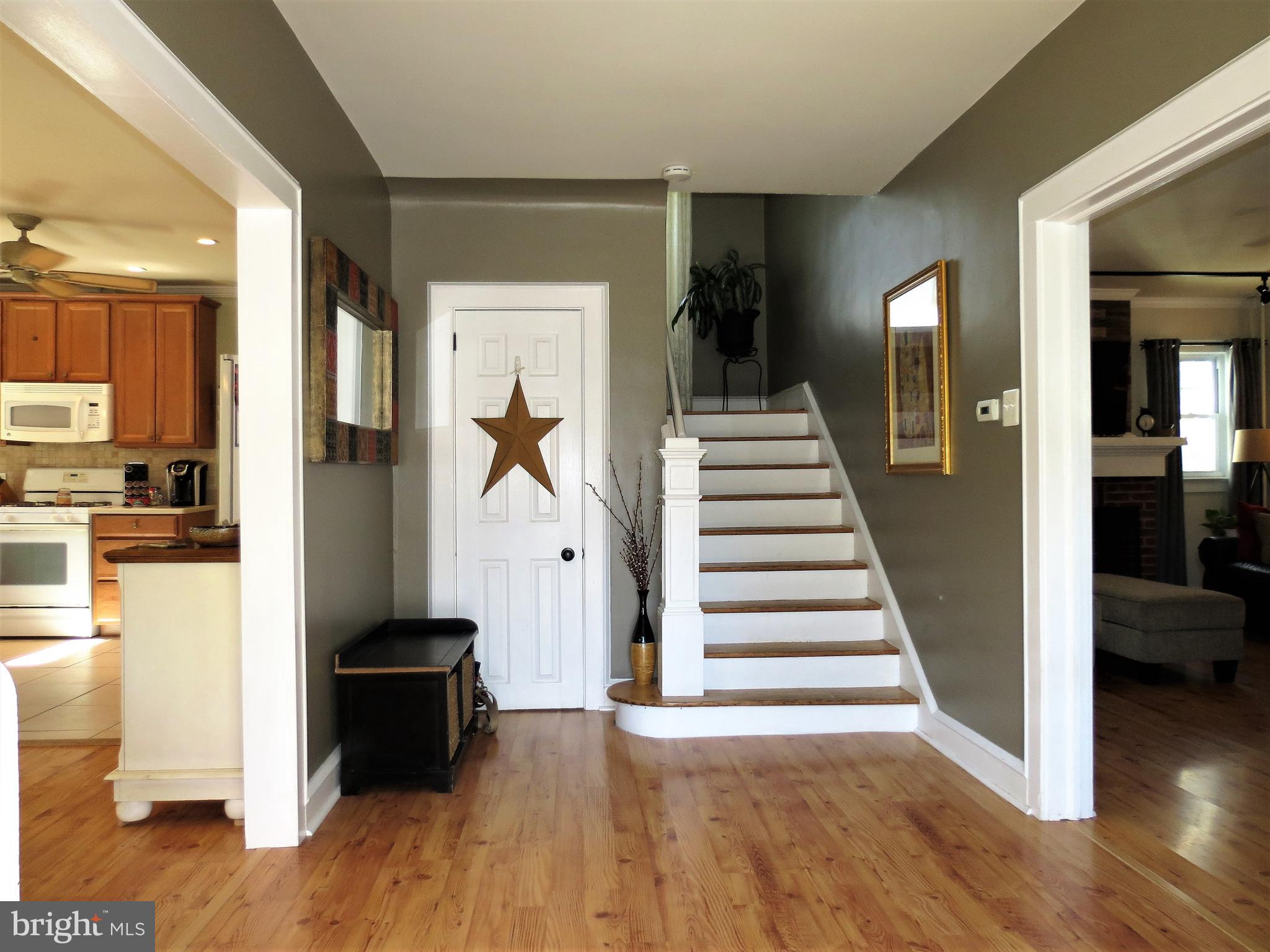 302 Amherst Road Audubon, NJ 08106 - Photo 3 of 26 Foyer
