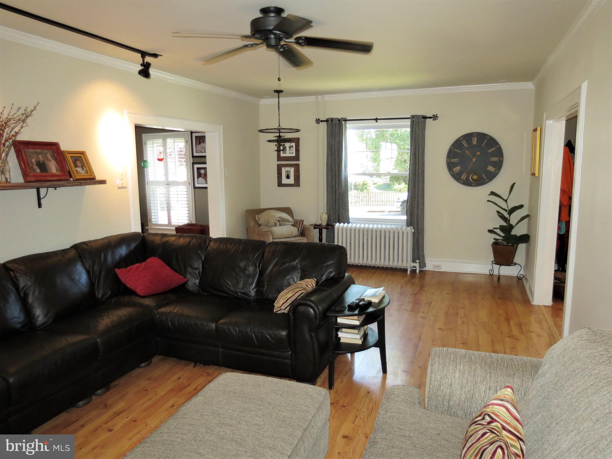 302 Amherst Road Audubon, NJ 08106 - Photo 9 of 26 Living Room