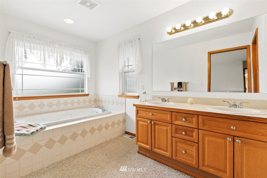 341 West Pole Road Lynden, WA 98264 - Photo 22 of 24 a spacious bathroom with a double vanity sink a mirror and a bathtub