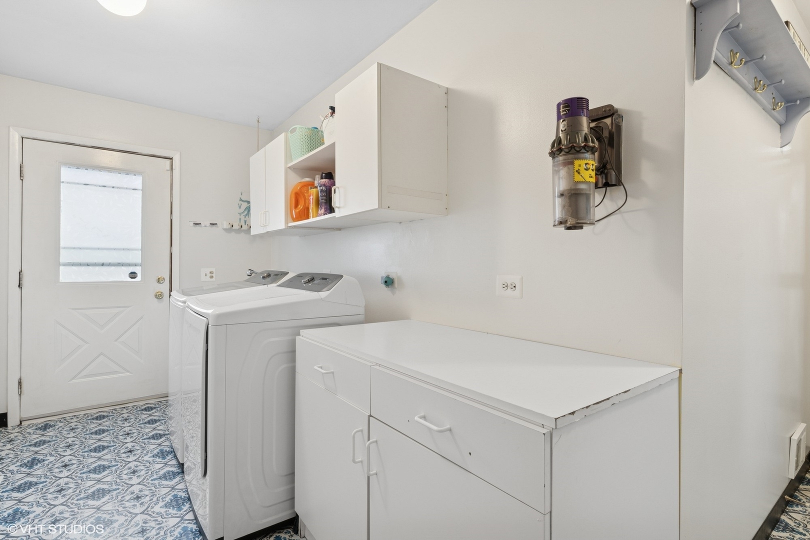 2845 Keystone Road Northbrook, IL 60062 - Photo 20 of 28 a utility room with dryer and washer