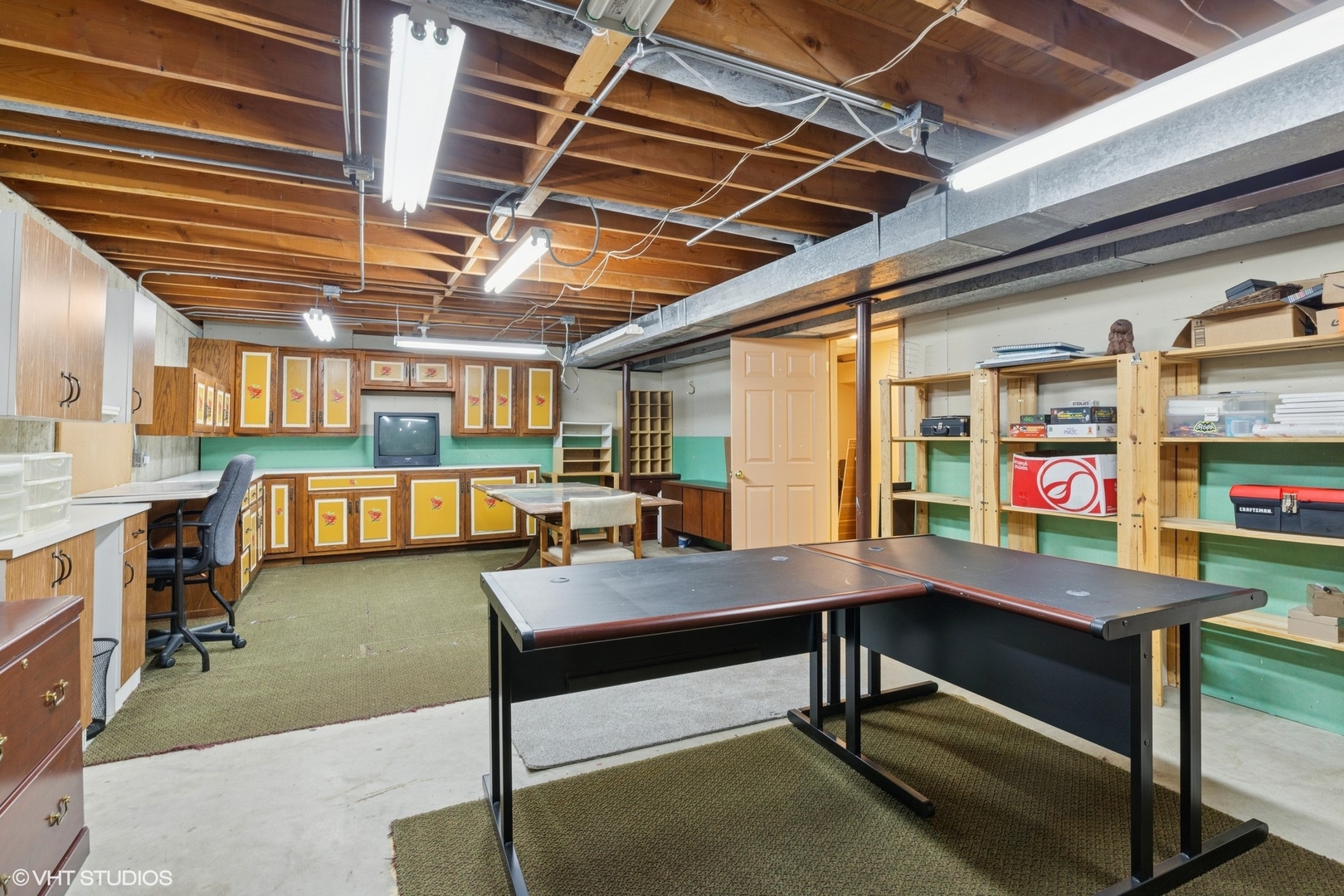 2845 Keystone Road Northbrook, IL 60062 - Photo 22 of 28 a room with lots of furniture and a table