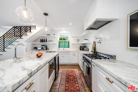 $2,495,000 | 4836 Placidia Avenue, Toluca Lake, CA 91601