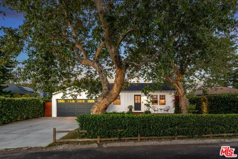 $2,495,000 | 4836 Placidia Avenue, Toluca Lake, CA 91601