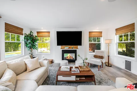 $2,495,000 | 4836 Placidia Avenue, Toluca Lake, CA 91601