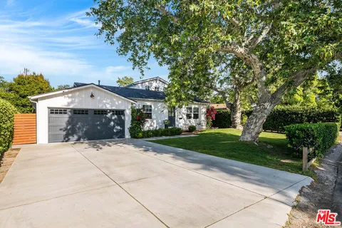 $2,495,000 | 4836 Placidia Avenue, Toluca Lake, CA 91601