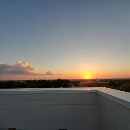 a view of sunset and city view