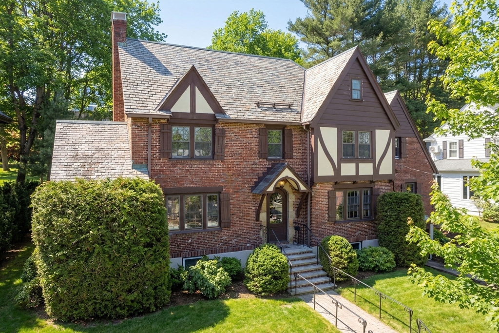 36 Goodnough Road Brookline, MA 02467 - Photo 3 of 31