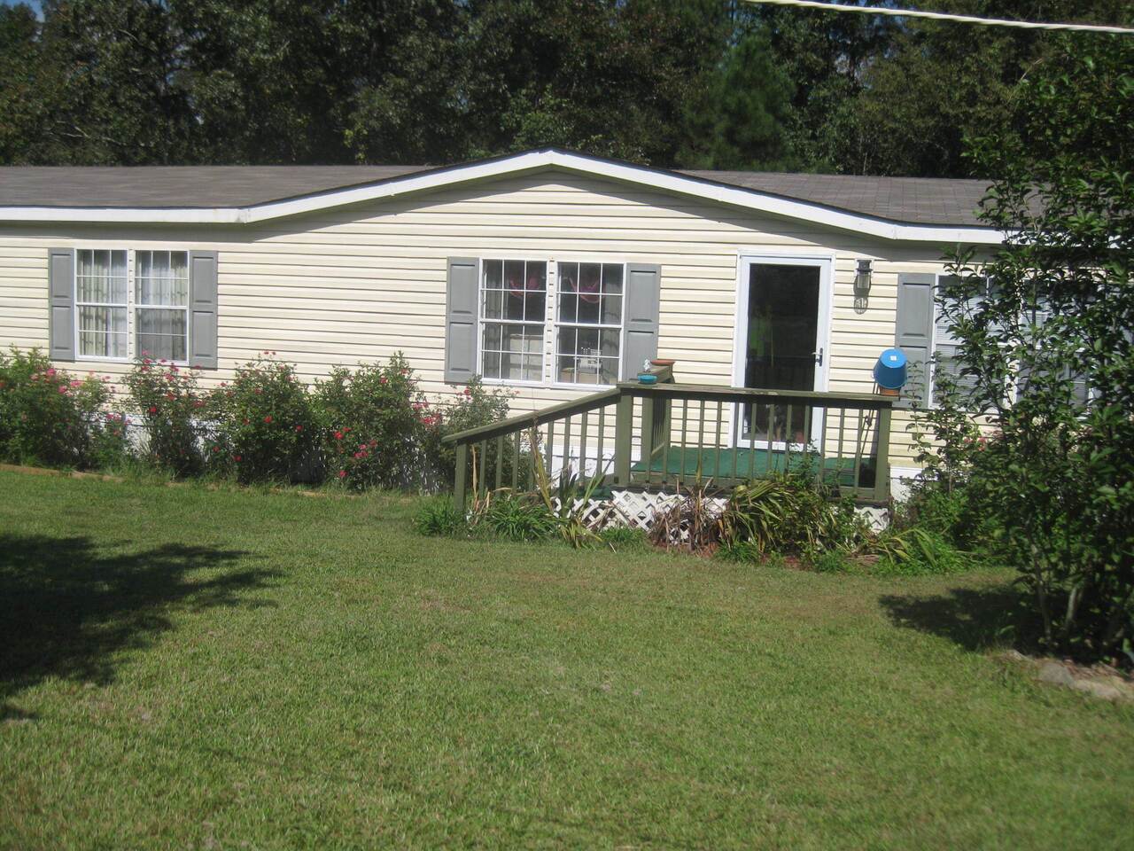 2894 Dixon Road Roberta, GA 31078 - Photo 1 of 1 a front view of a house with a yard