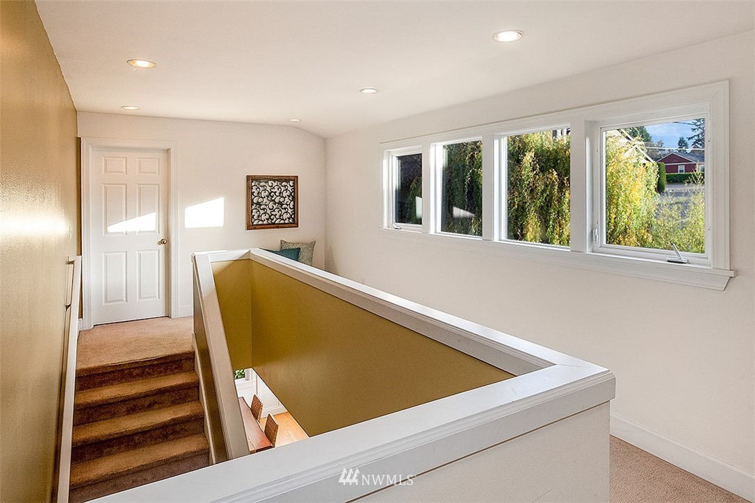 9601 39th Avenue Southwest Seattle, WA 98136 - Photo 12 of 25 Gallery Image 12