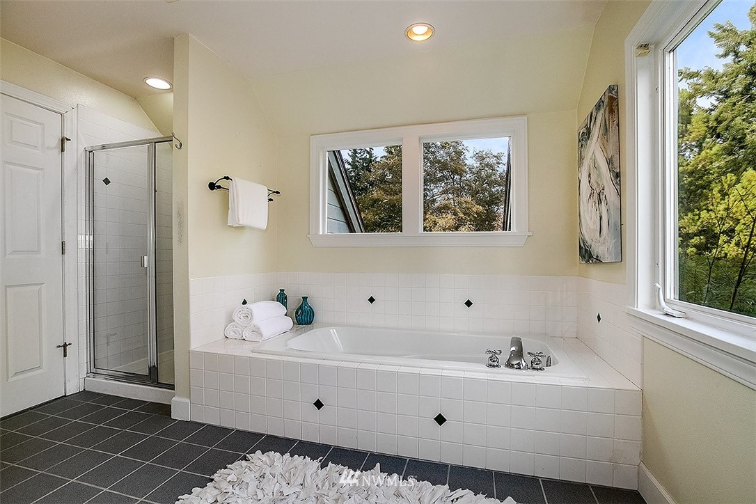 9601 39th Avenue Southwest Seattle, WA 98136 - Photo 16 of 25 Gallery Image 16