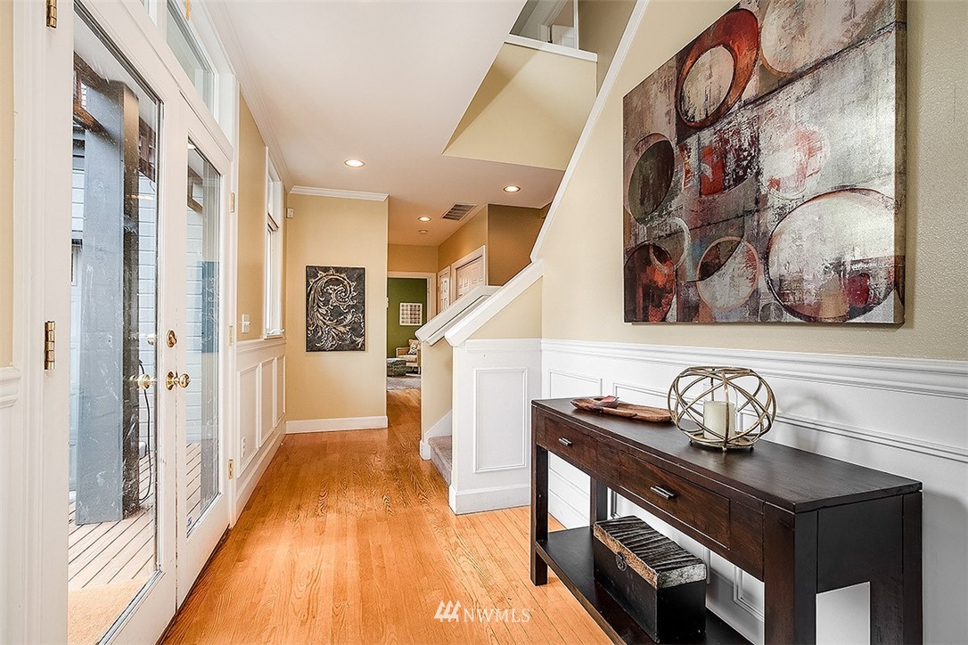 9601 39th Avenue Southwest Seattle, WA 98136 - Photo 3 of 25 Gallery Image 3