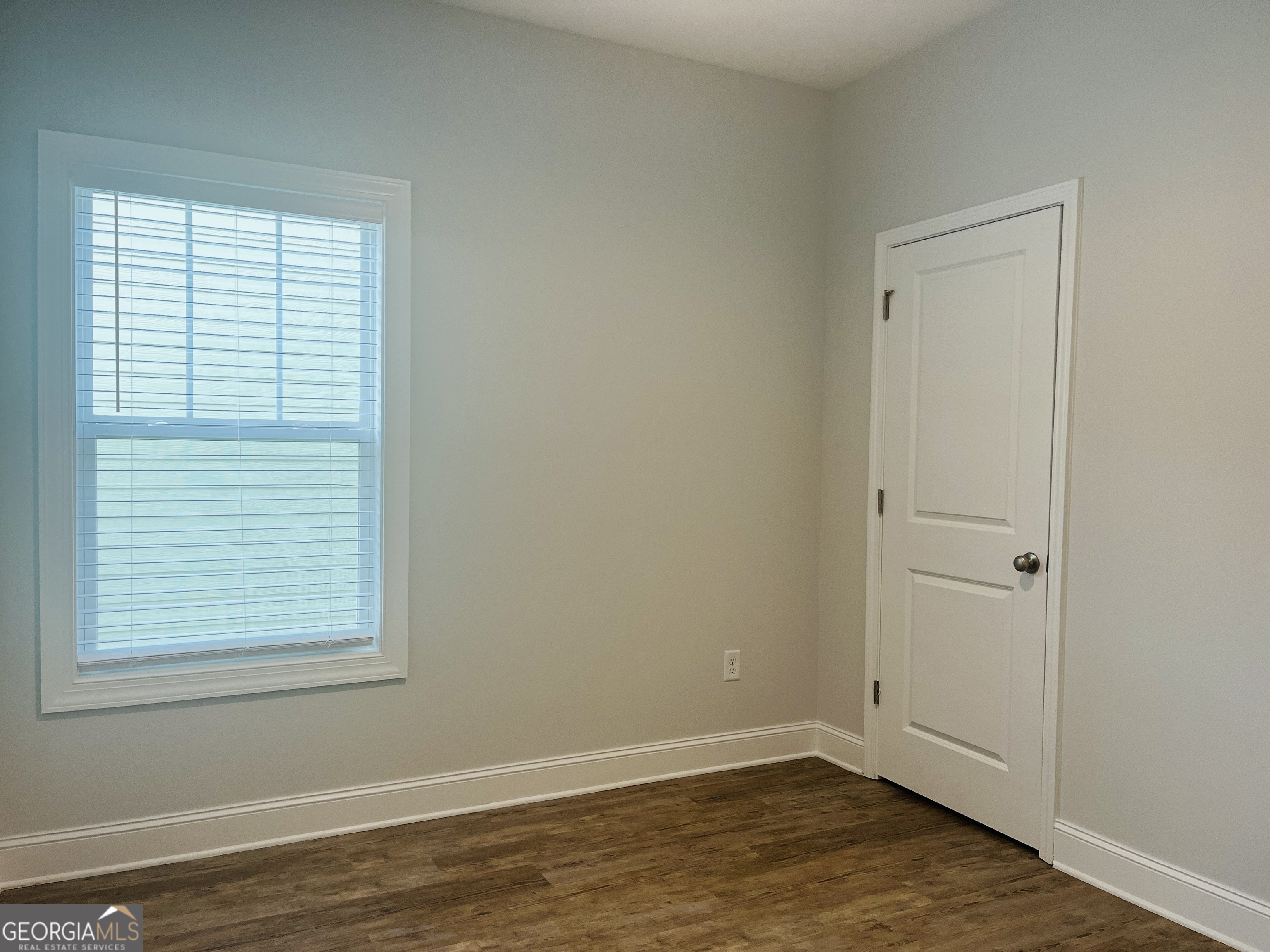 110 Lenox Circle LaGrange, GA 30241 - Photo 18 of 23 an empty room with window