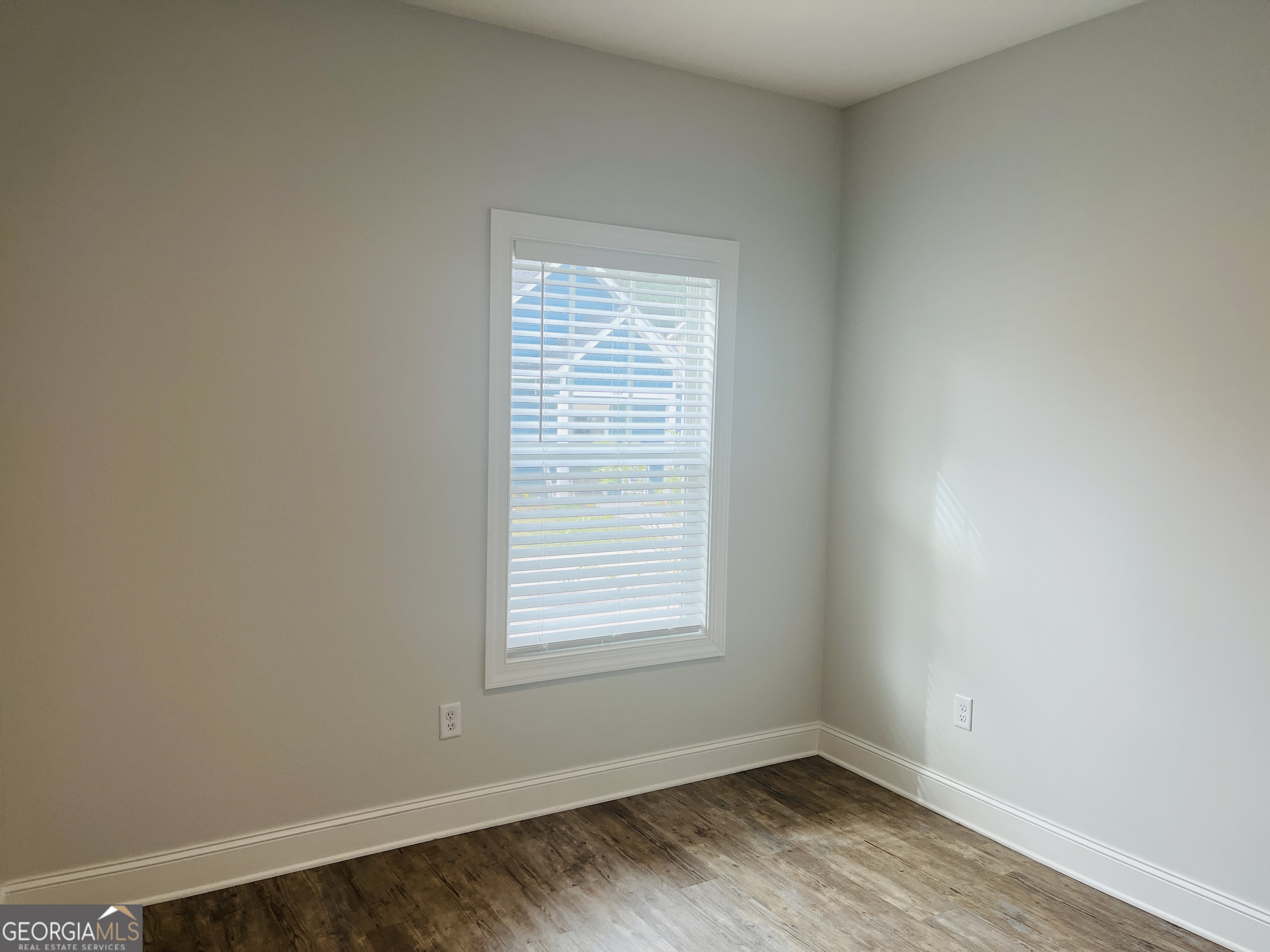 110 Lenox Circle LaGrange, GA 30241 - Photo 20 of 23 an empty room with a window