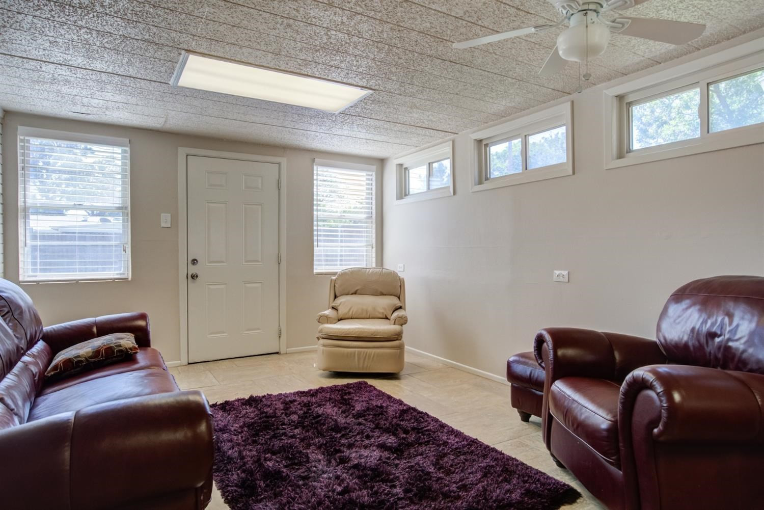 5427 46th Street Lubbock, TX 79414 - Photo 23 of 38 a living room with furniture and a window