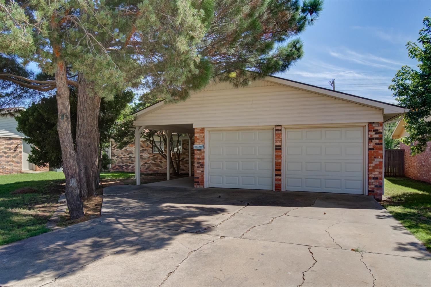 5427 46th Street Lubbock, TX 79414 - Photo 3 of 38 a front view of house with yard