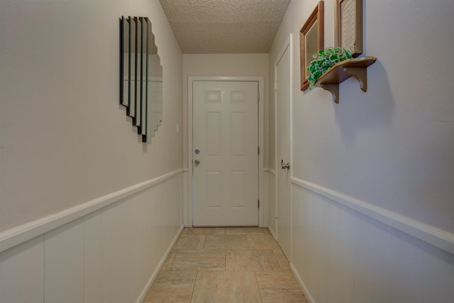 5427 46th Street Lubbock, TX 79414 - Photo 6 of 38 a view of entryway with window