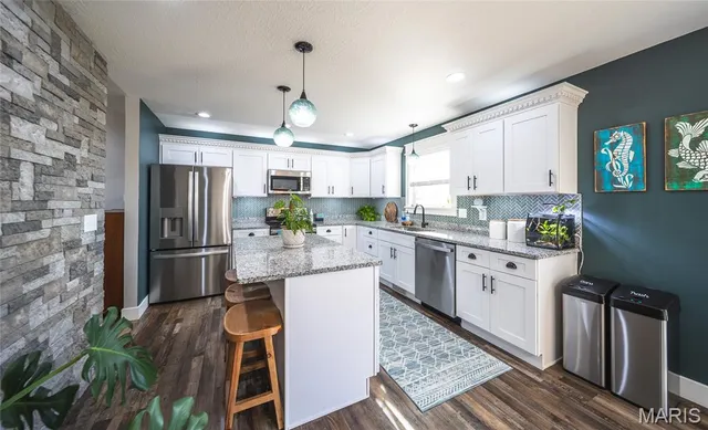 $460,000 | 136 La Vista Drive, Waynesville, MO 65583