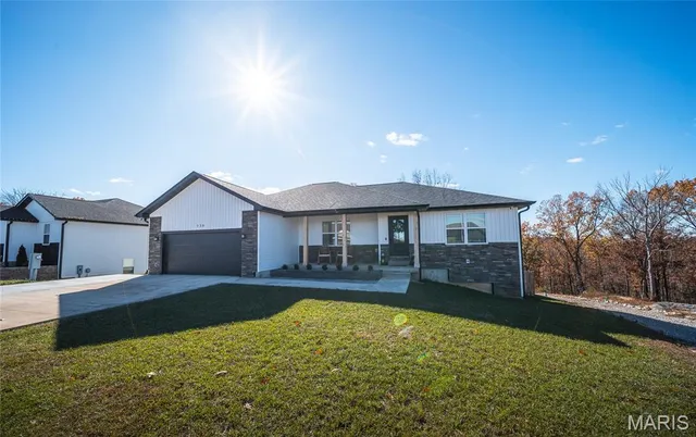 $460,000 | 136 La Vista Drive, Waynesville, MO 65583