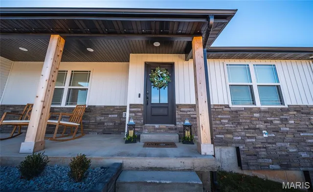 $460,000 | 136 La Vista Drive, Waynesville, MO 65583